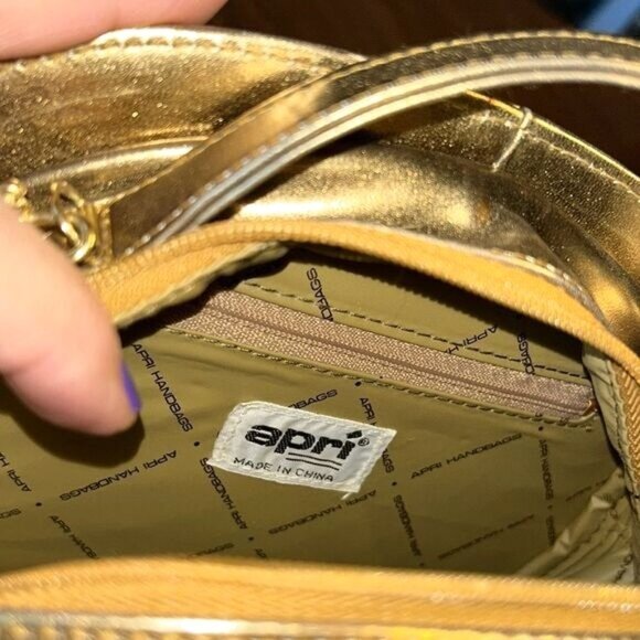 Vintage Apri Quilted Gold Hard Shell Purse With Crossbody Strap Inner Zipper Poc - Picture 4 of 5